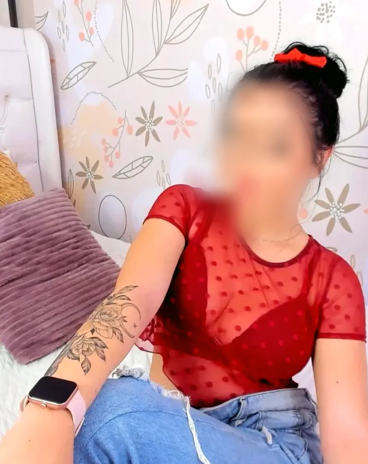 Julia, 29