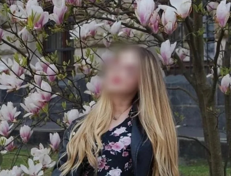 Kayleigh, 25