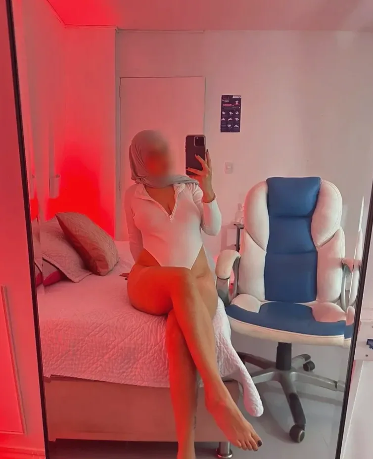 Mila, 23
