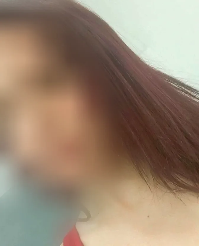 Niamh, 21